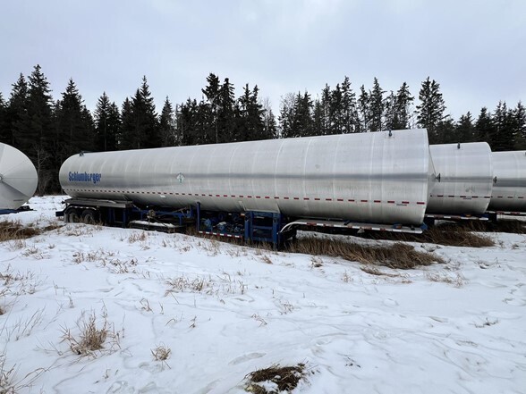 Maxfield TRA/REM, CO2 storage vessel transport trailer, 64,375 lb. GVWR, 2005 (6 available)