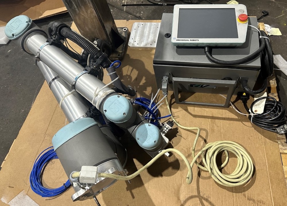 Universal, UR-10 cobot, teach pendant, 2018