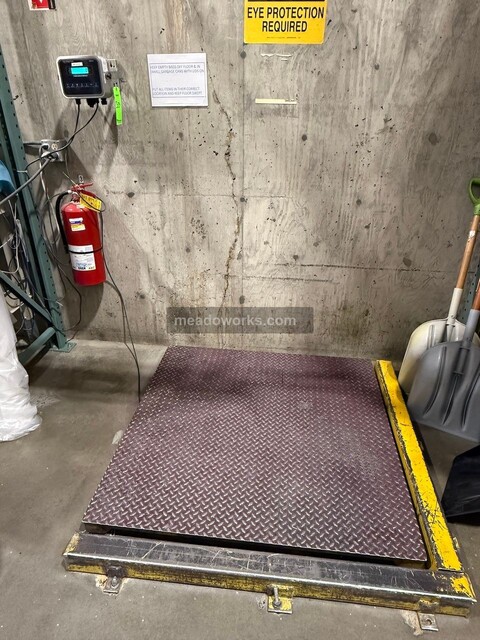 5,000 lb. Avery Weigh-Tronix #ZM201-SD2, Floor Scale, digital indicator, 110-240 V.