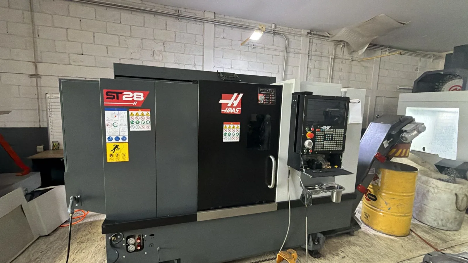 Haas #ST-28, CNC Lathe, 31.7" swing, 12" chuck, 4" bar, 13" turning diameter, 3200 RPM, 12 turret, tailstock