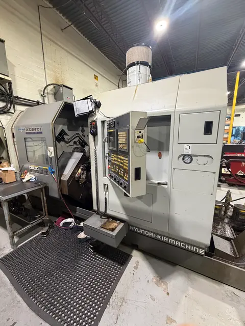 Hyundai Kia #SKT250TTSY, CNC Lathe, 30.7" swing, 10" chuck, 3" bar, 15.4" turning diameter, 4000 RPM, twin