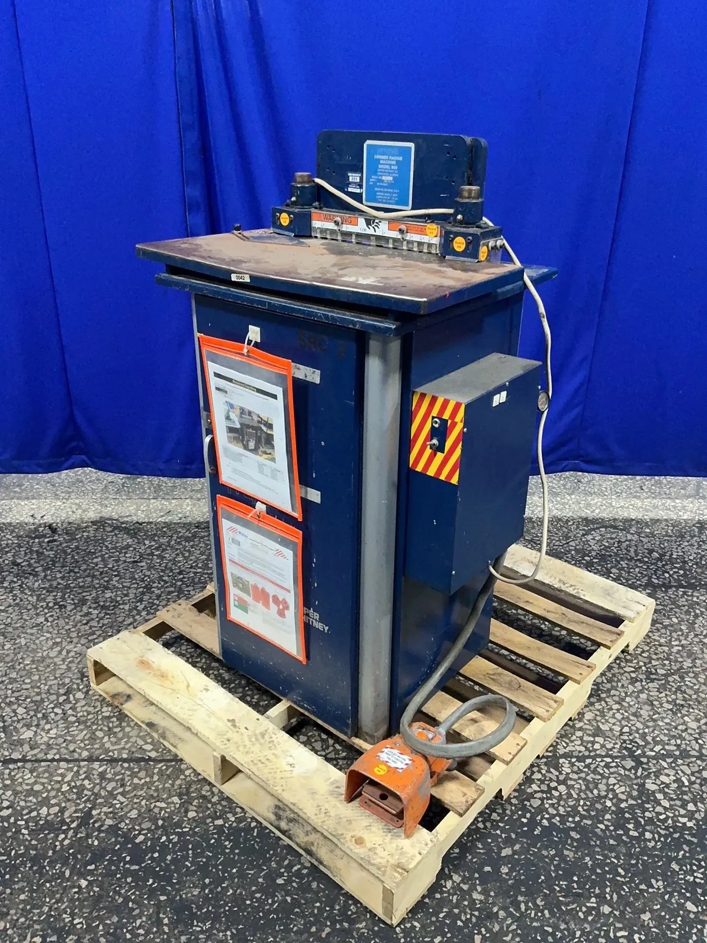 Profab #900, corner radius machine, 13" x 28" table, 80 PSI. max, foot switch