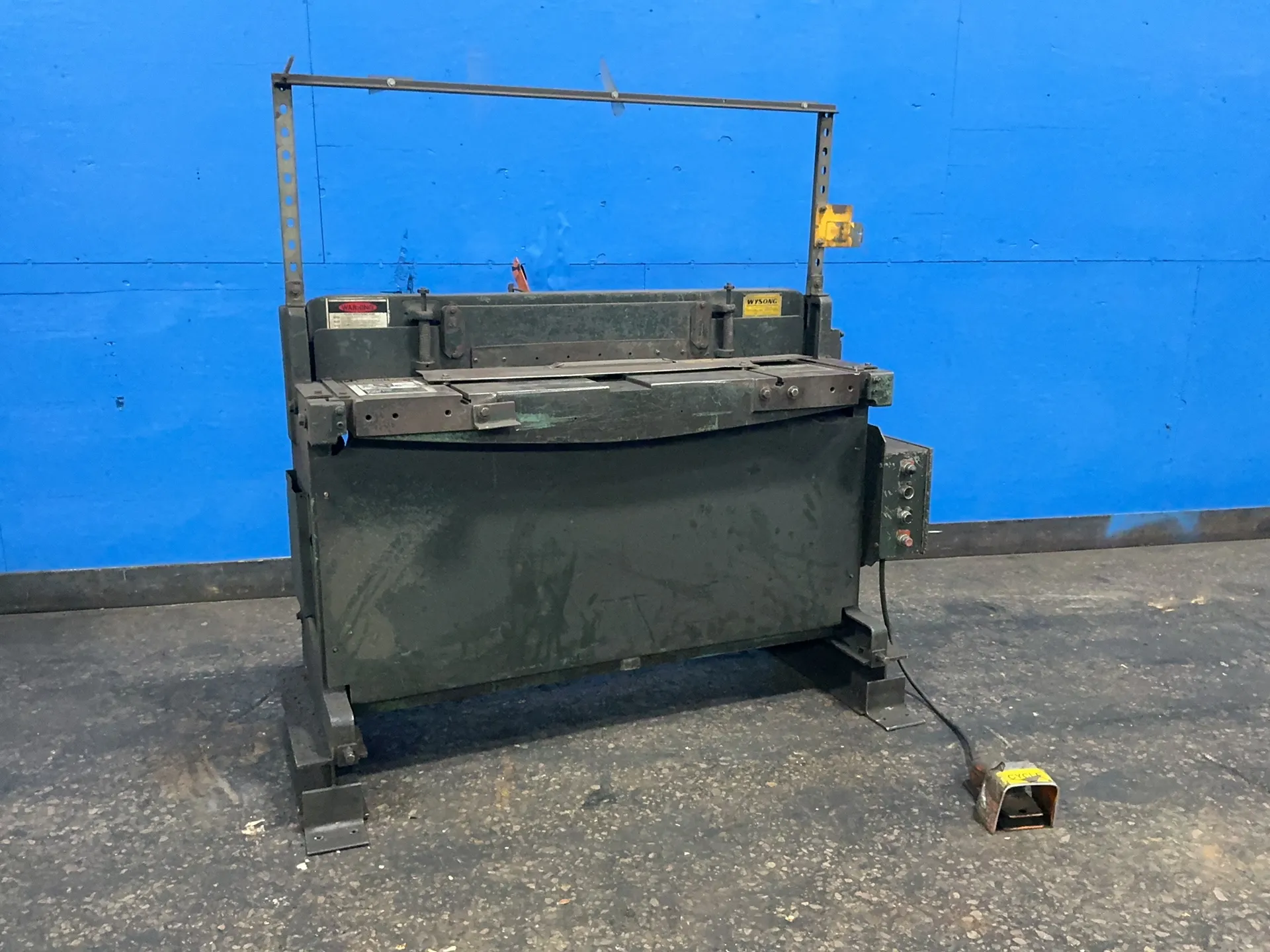 16 gauge x 4' Wysong #H-1652, hydraulic shear, 50" L, foot switch