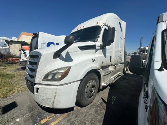 Freightliner #Cascadia-126, Class 8 sleeper semi tractor, Detroit DD15, DT12 automatic, tandem axle, air