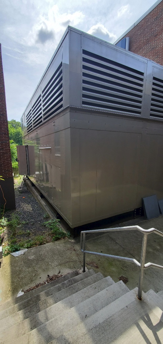 2 x MTU / Detroit Diesel 12V-4000 KW: 1750