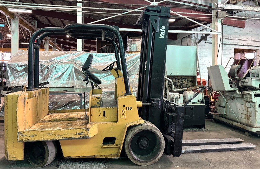 15000 lb. Yale, Electric Lift Truck, Solid Tire, Fork Positioning, 138" Fork Height
