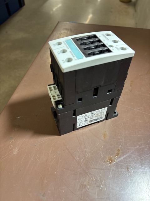 40 Amps, Siemens #3RT1035-3BB40, 3-Pole Power Contactor, 30 HP at 460 Volts, 60 Amp ITH, 3 phase