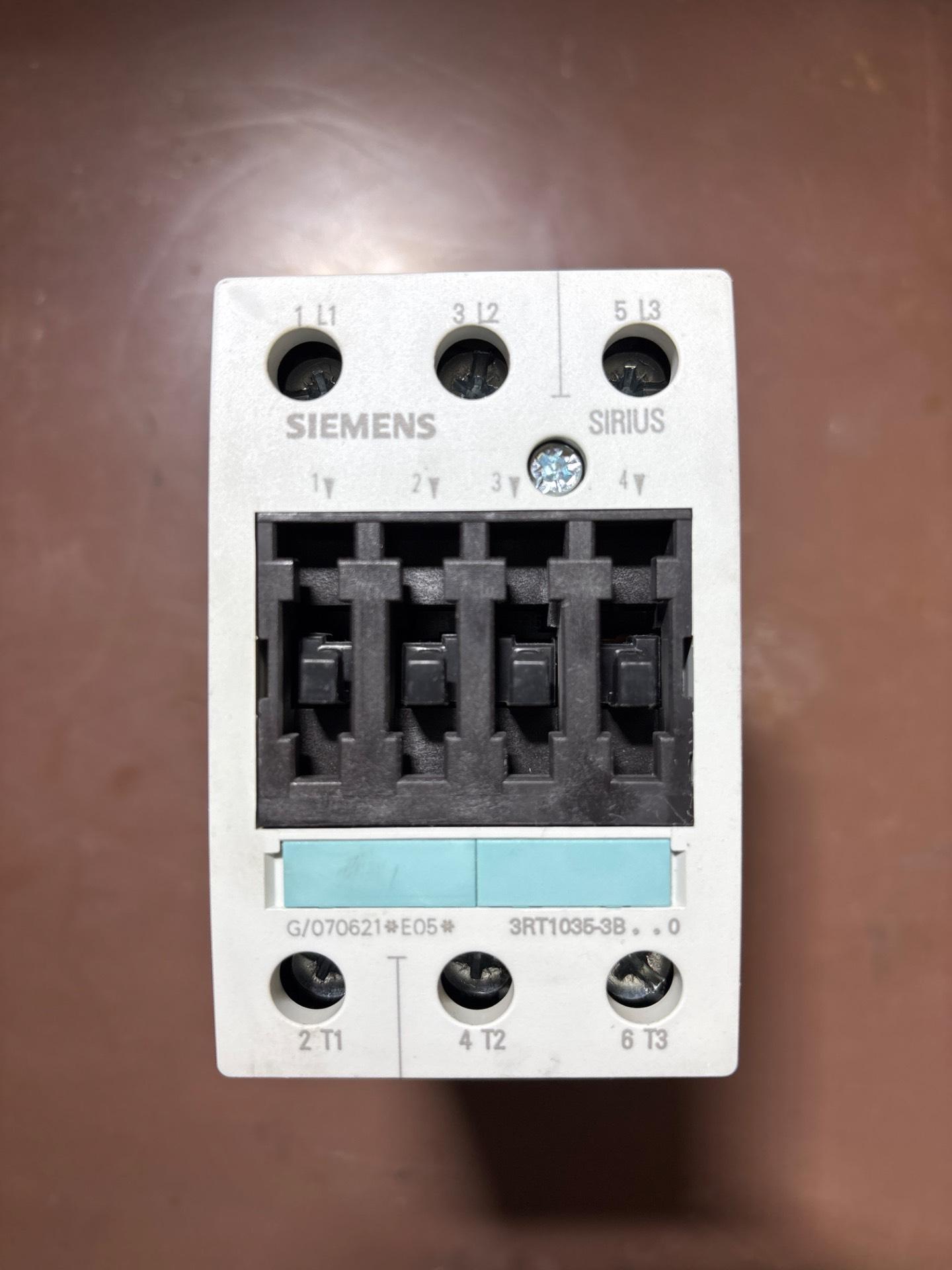 40 Amps, Siemens #3RT1035-3BB40, 3-Pole Power Contactor, 30 HP at 460 Volts, 60 Amp ITH, 3 phase
