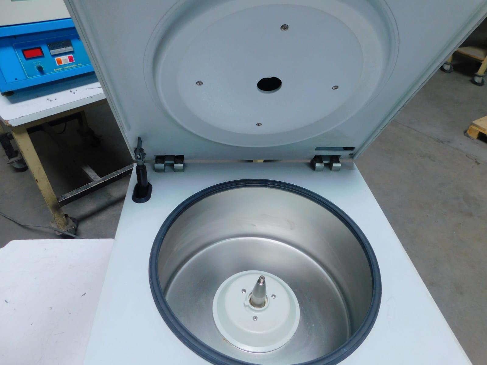 Eppendorf #5804, Lab Centrifuge, 120 V., 1 Ph., AS IS