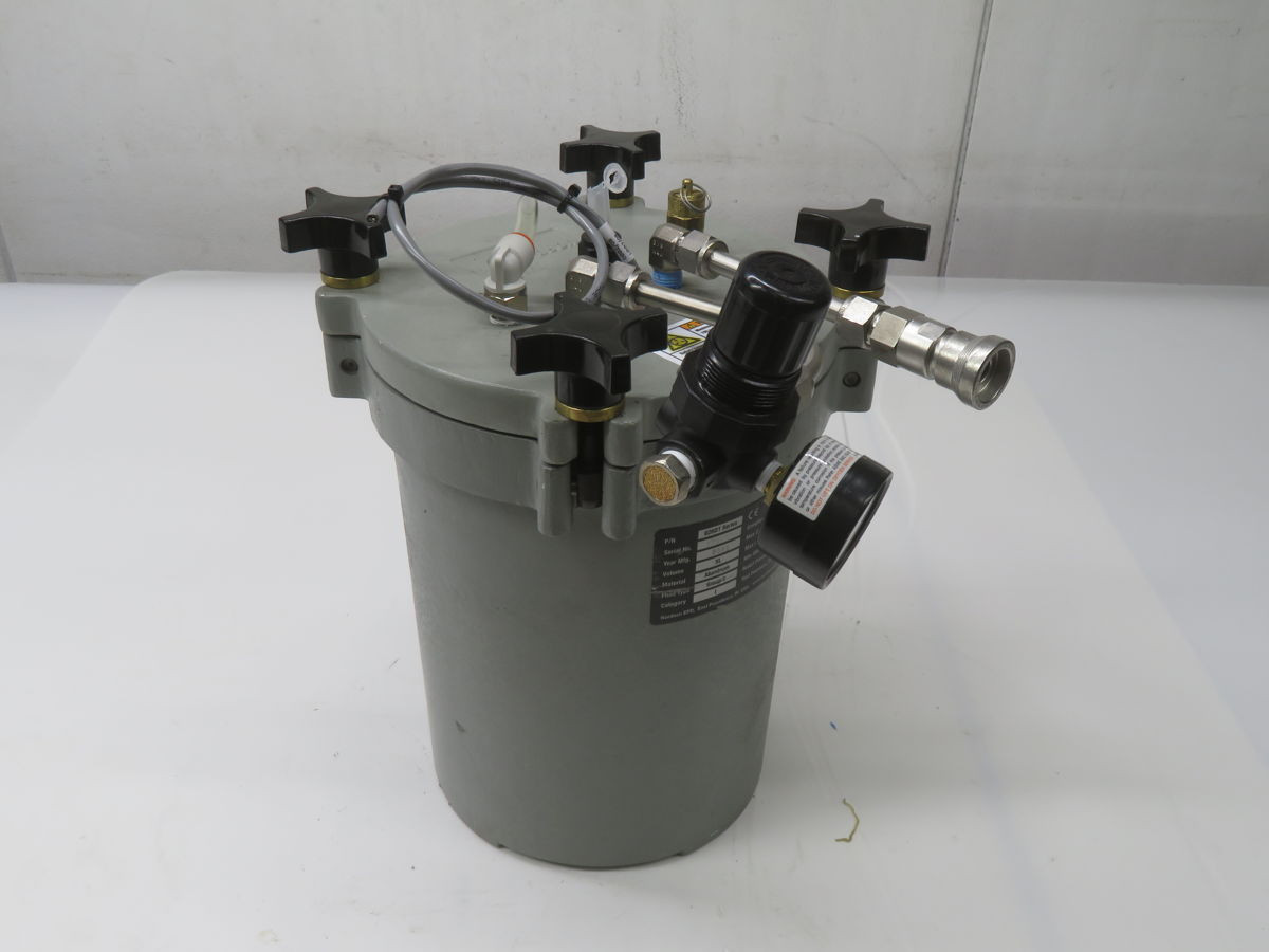 1 Gallon Nordson EFD #626DT, Stainless Steel Fluid Reservoir Pressure Tank, Analog Gauge, 5 Liter