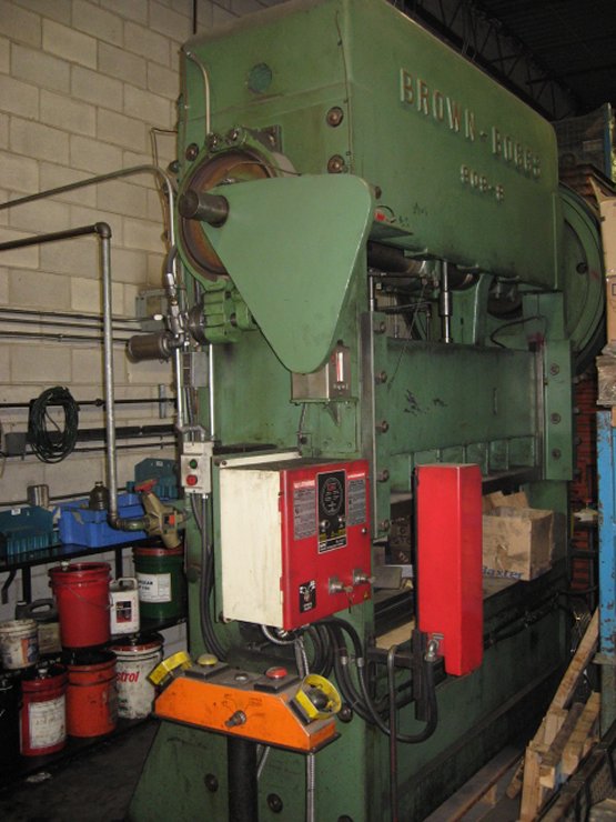 100 Ton, Brown & Boggs #909-S, straight side press, 72" x 28" bed, 10" windows, air clutch & brake, Wintriss