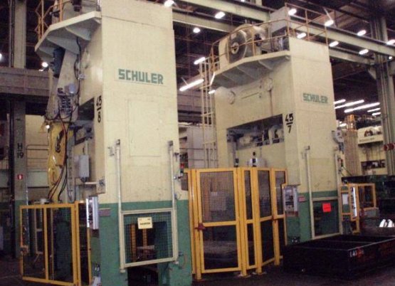 400 Ton, Schuler #P2E2Sqs-400/2.2/04, straight side press, 15-3/4" stroke, 39-3/8" Shut Height, 86-5/8" x