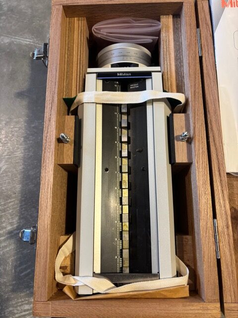 Mitutoyo, height master w/ wooden storage case