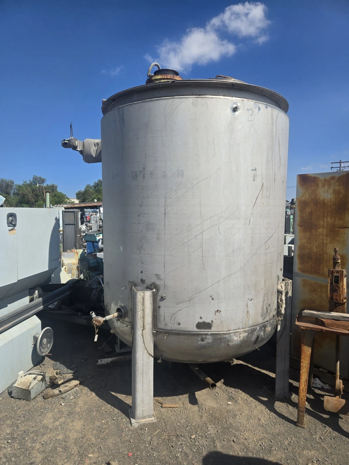 1500 gallon Stainless Steel mixing tank, 6' x 8'