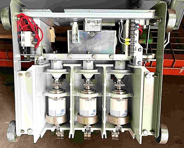 400 Amp. Eaton, SL7254SH3LANL7MNR25, AC Vacuum Contactor, 8500 amp interruption cap., 7200 Volts, 3PH