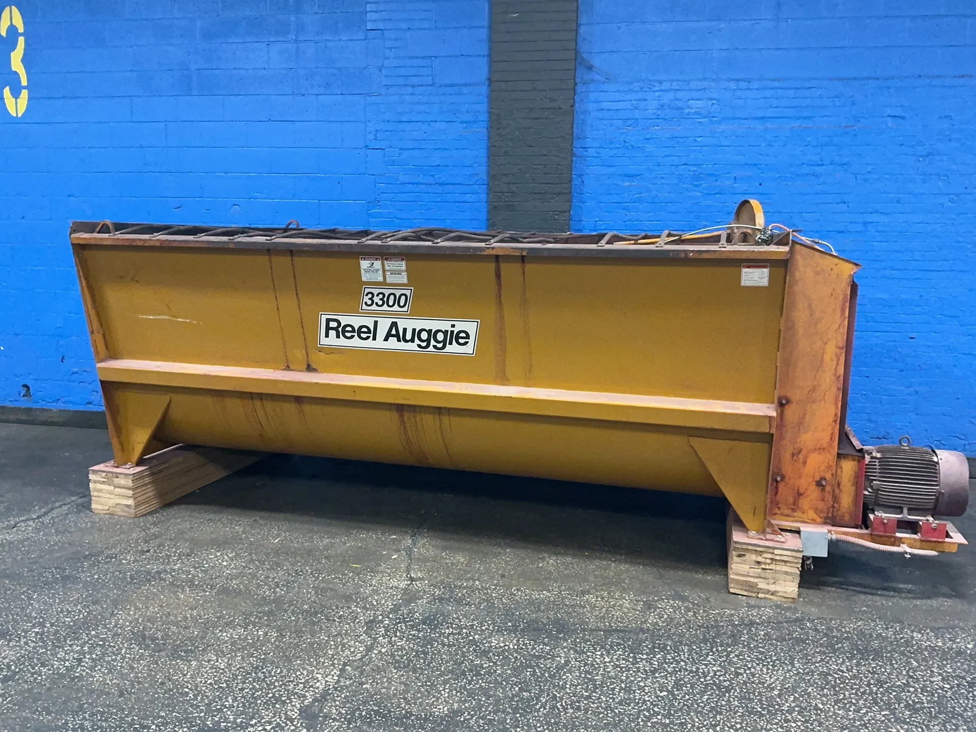 Knight #RA 3300, Feeder Mixer Wagon, 260 cu. ft., 15 HP, 1760 RPM, (4) mixing augers, 230/460 V.
