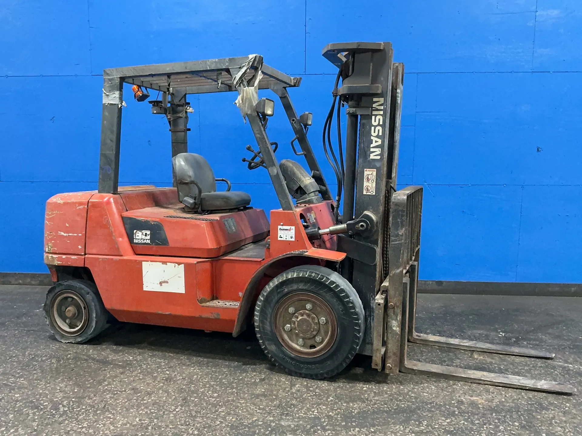 7600 lb. Nissan #F04D40V, Propane Forklift, 89" lift height, 187" max mast height, 5" x 40" forks, 11,519
