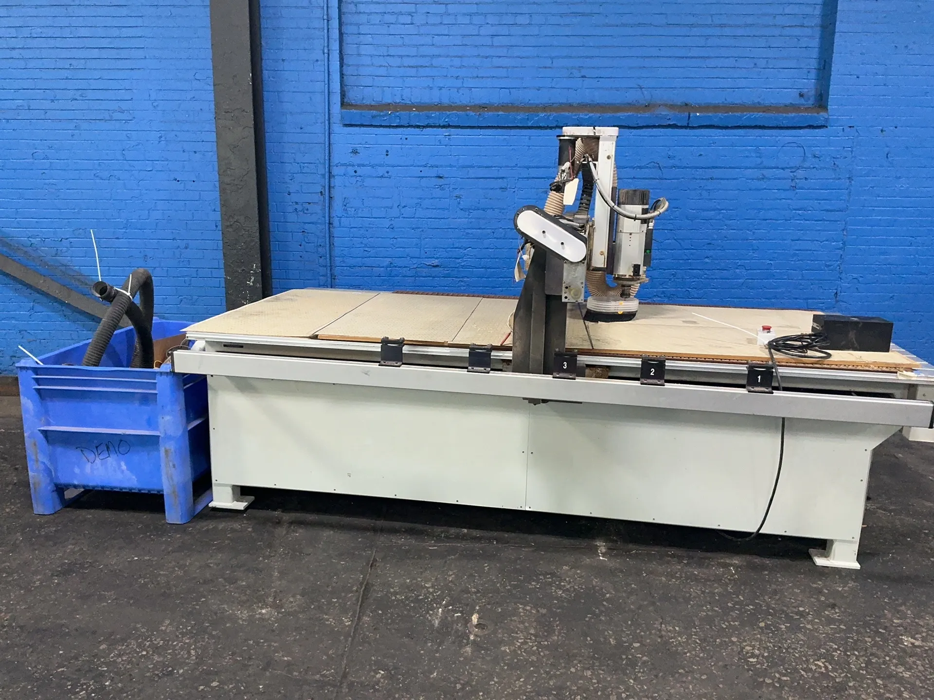 Techno #RG Series, CNC Router, 59" x 125" x 10" capacity, foot pedal switches, work light