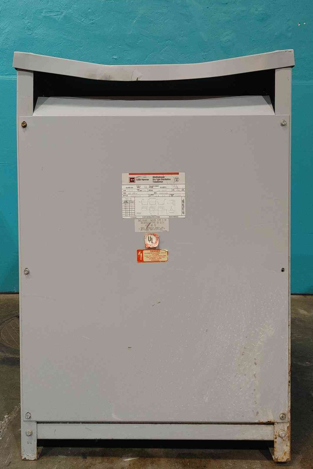 112.5 KVA 480 primario, 208Y/120 secundario, Cutler-Hammer #V48M28T12H, transformador, 3 fases