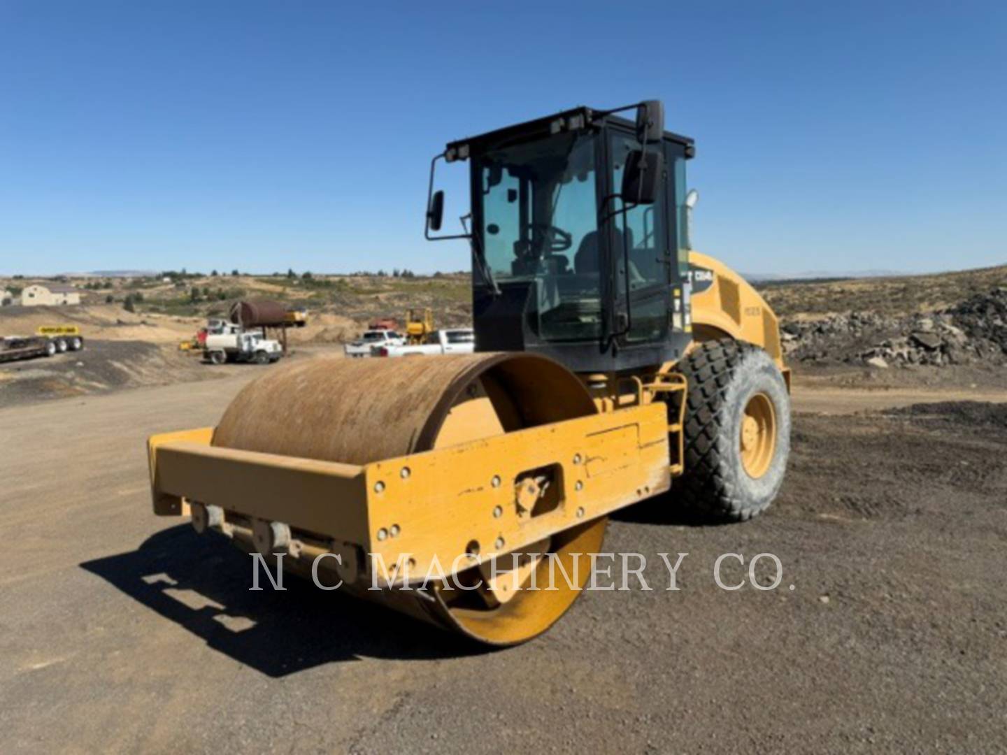 Caterpillar CS54B, Asphalt Paver, 5150 hours, S/N: L4H00156, 2013