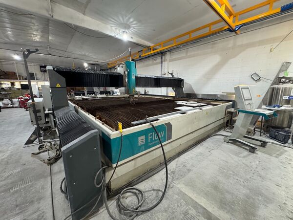 Flow #M500-4060XD, open gantry, slant bed catcher tank, 13' x 20' cutting area, 2018