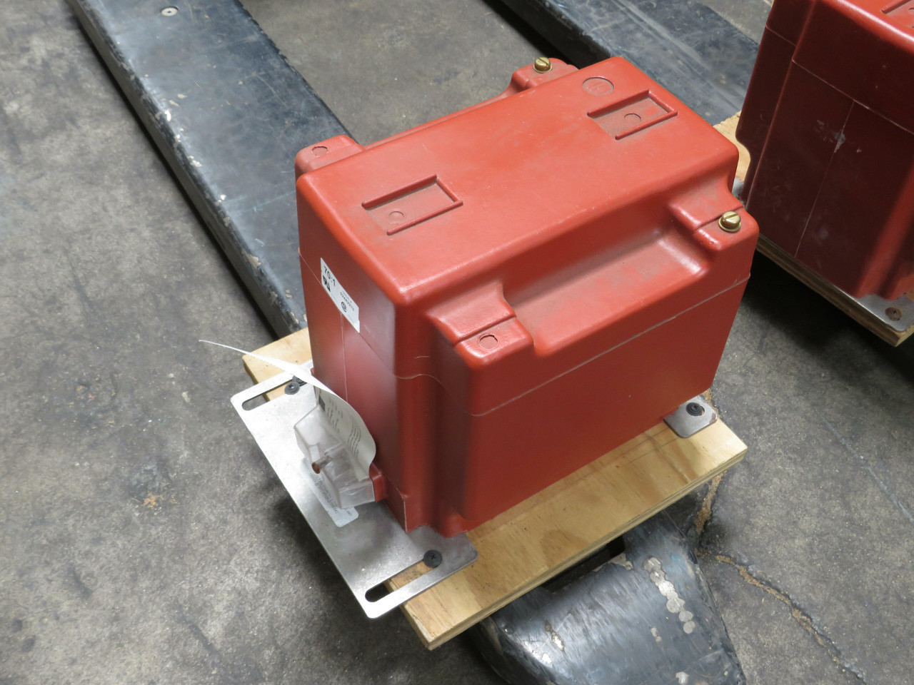 Instrument Transformers #PTG5-2-110-842, Voltage Potential Transformer, 8300:120 Ratio