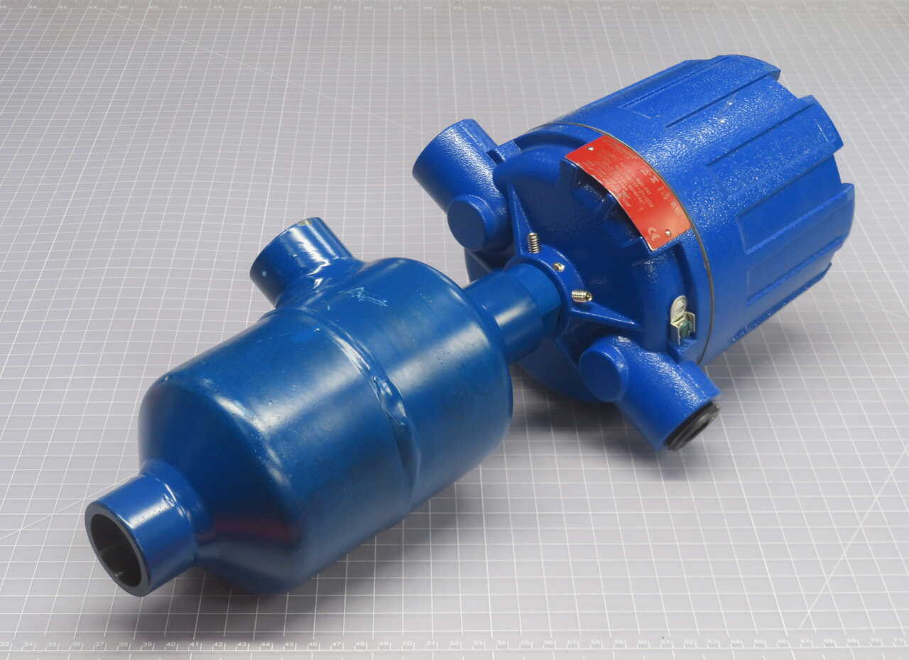 Magnetrol #B73-1B20-FNT, sealed external-cage liqui