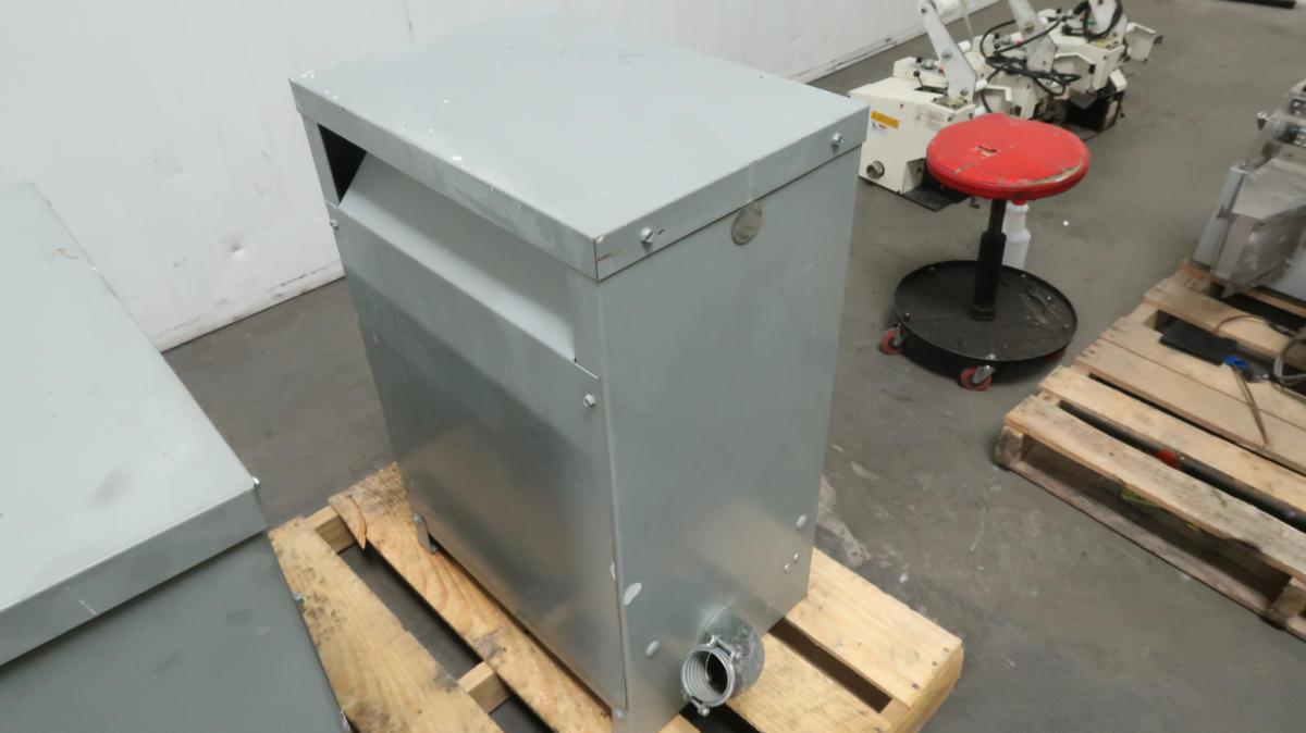 30 KVA Westinghouse #V48M28T30K, DT-3 Dry Type Transformer, 3 Phase