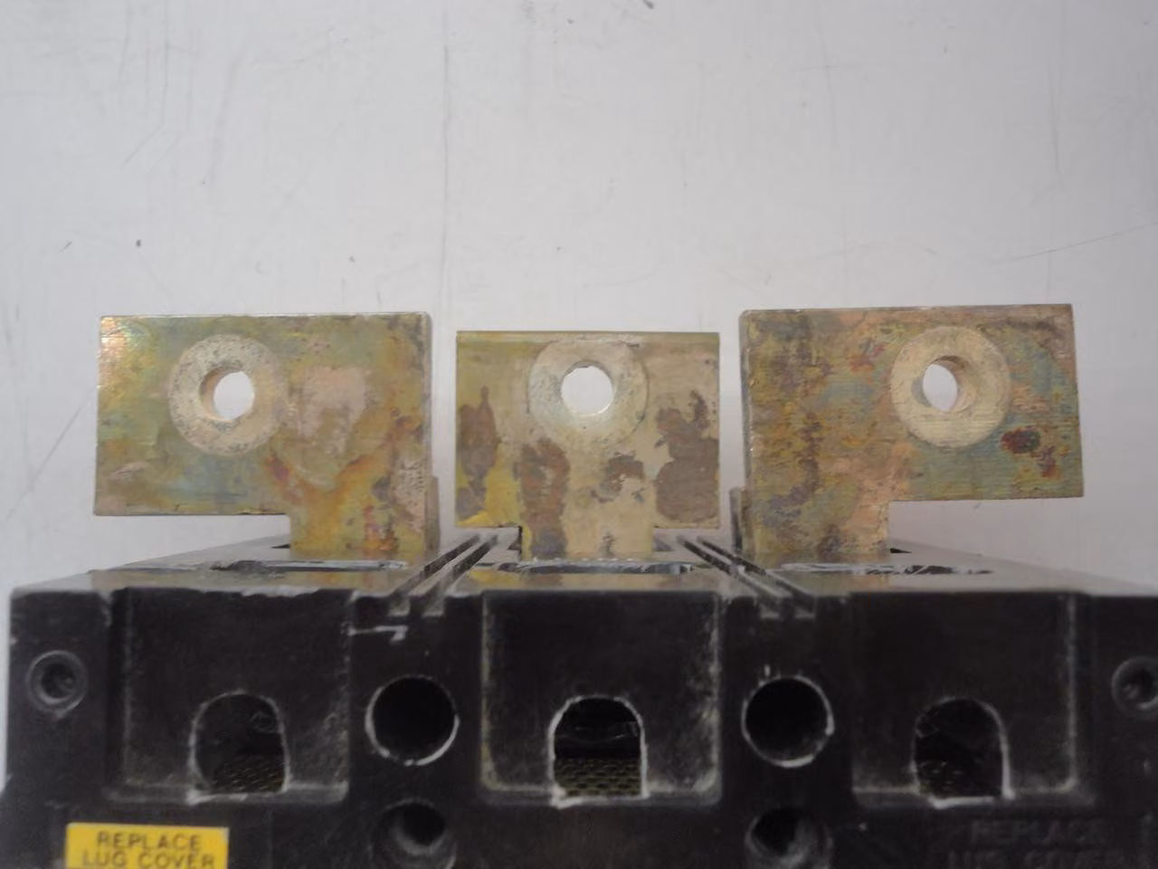 200 Amp, General Electric #THLC234200, Molded Case Circuit Breaker 3 Pole 480 Volts AC