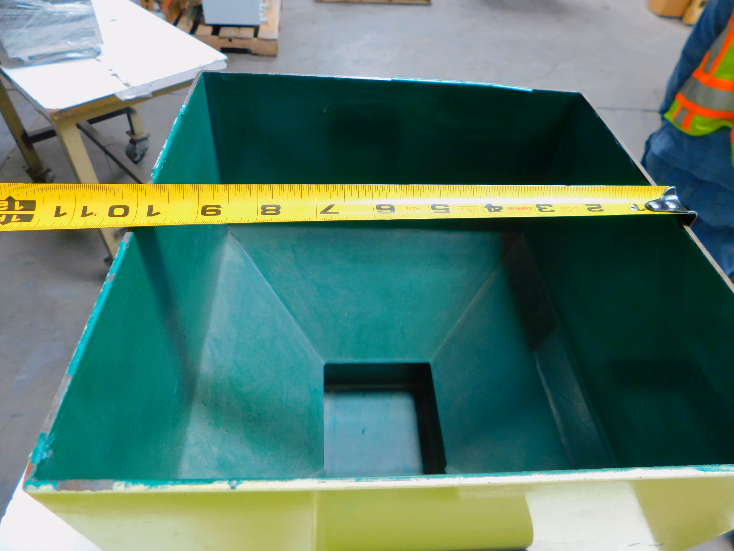 Vibratory Parts Hopper, Sanki #HP-10, 10", Bulk