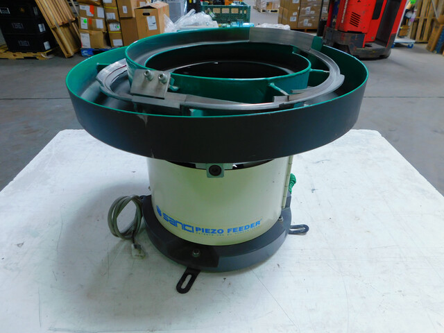 Vibratory Bowl Feeder, Sanki #PEF-230AR, Piezo, 9" diameter, 250 V. AC