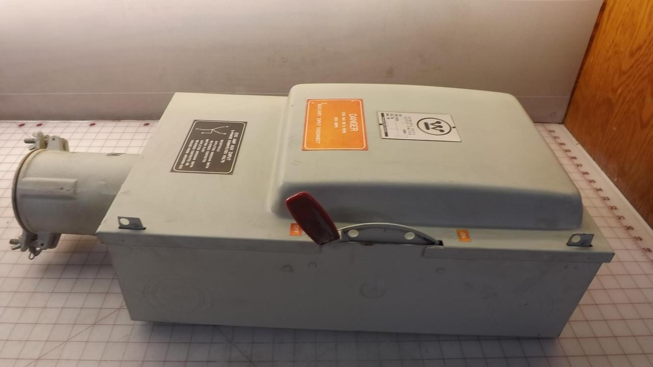 200 Amp, Westinghouse #GU-324, General Duty Safety Switch w/ Receptacle, 3 phase, 50 HP