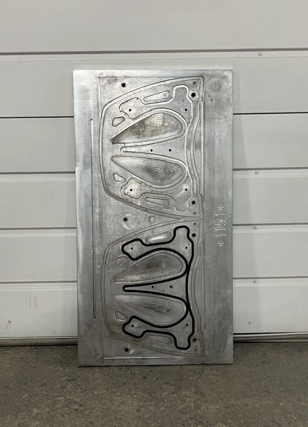 Aluminum layout table