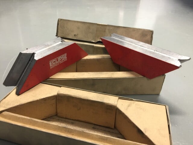 Eclipse #924, magnetic mitre clamp, 6-5/8" base length, 3-3/8" top length, 1-5/8" width, 1-3/4" height, 1 pair