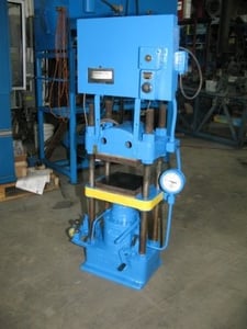 30 Ton, Elmes, 10" x10" elec.pltns, 1.5" -10.5" DL, 6" stroke, up-act, air over oil system, #2564
