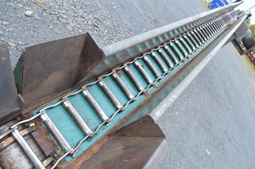 14" wide x 26' long, Drag Chain/Box Chain Conveyor, 16" tall trough, nylon lined, 5 HP Teco gear box, 45 RPM
