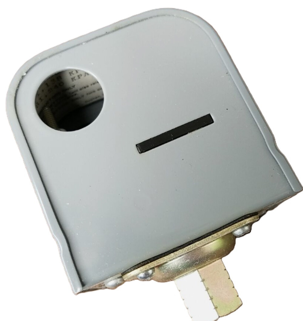 Johnson Controls P61AG-1C Pressure Switch, 1/4 PTF-SAE Short, 10-75 PSI Range [New]
