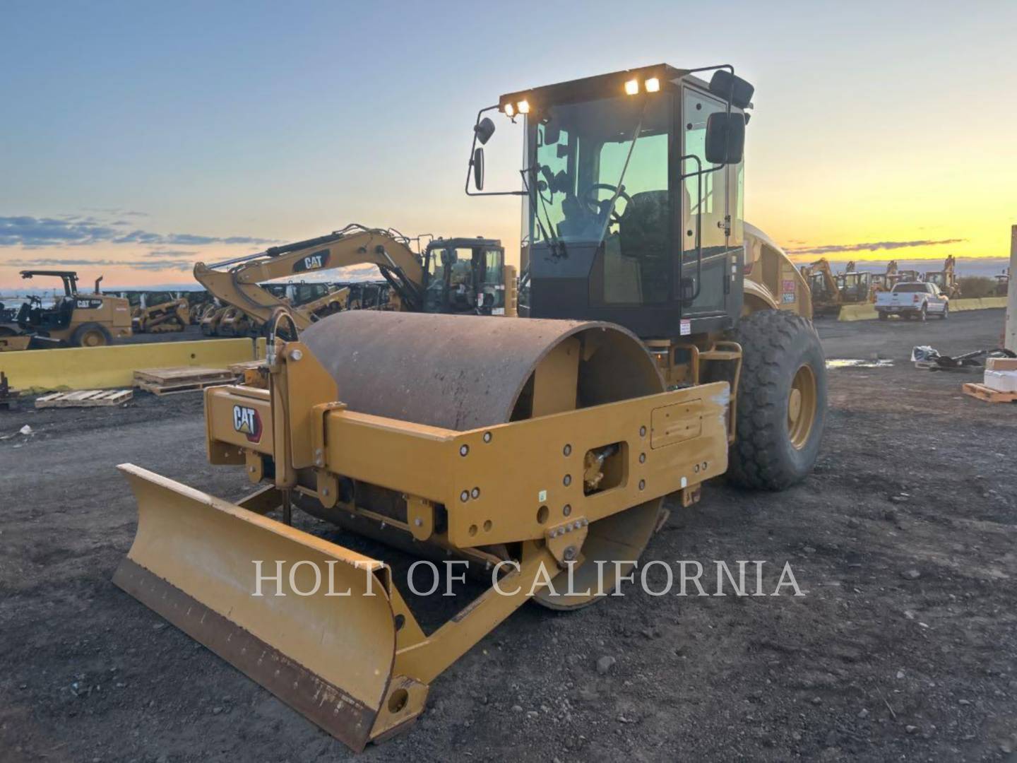 Caterpillar CS56B, Vibratory Single Drum Smooth, 1413 hours, S/N: S5601952, 2023