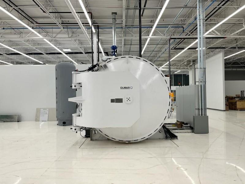 110" x 217" Olmar #ATG-2800/5500, composite autoclave, 300 KW electric open coil heaters, 180 psi, 300°F