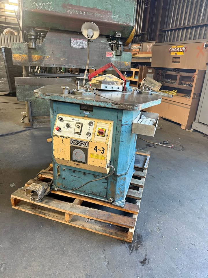 1/8" x 8-5/8" x 8-5/8" Amada #CS-220, Hydraulic Corner Notcher, 10 Ton, 36 SPM, 7/8" ram stroke, 3 HP, foot