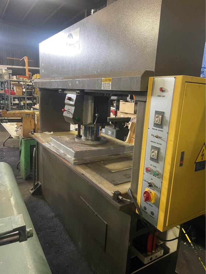 39 Ton, APMC #TH3070, Hydraulic Traveling Head Die Cutting Press, 30" x 70" bed, 30" x 30" head, 5 HP