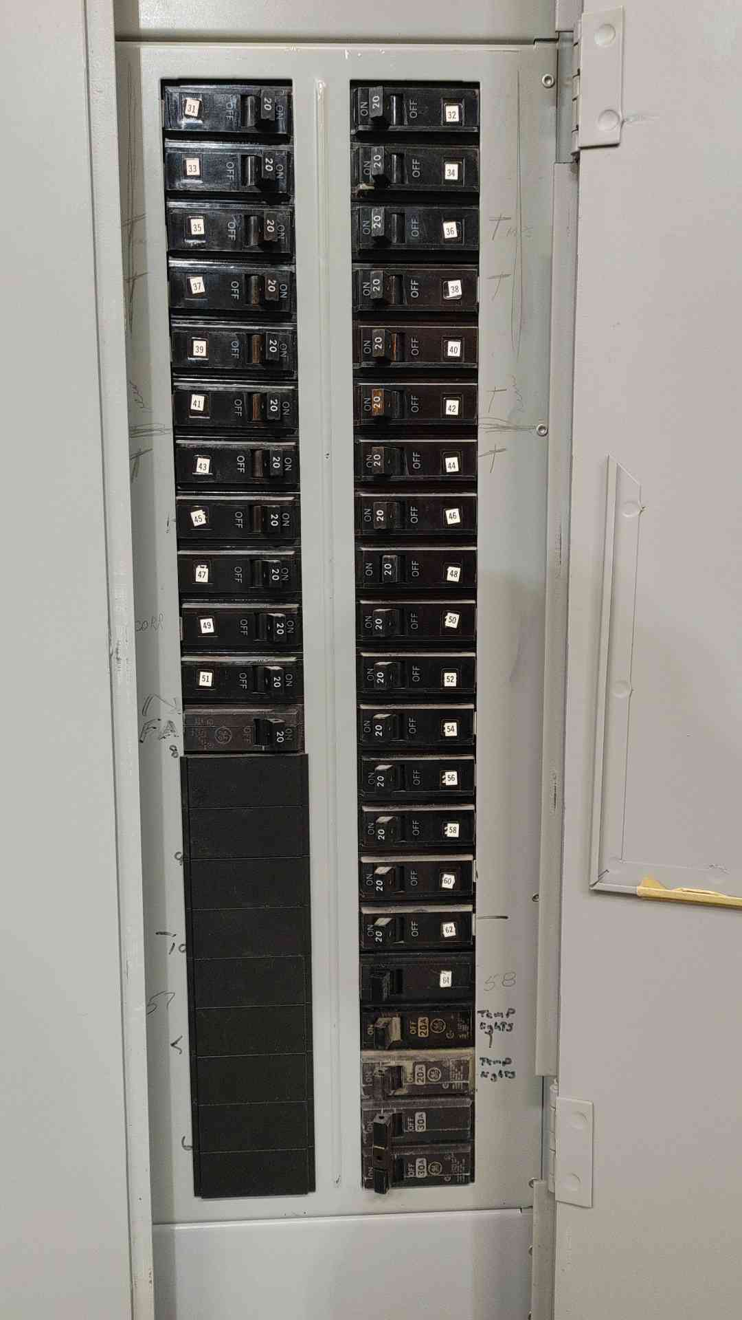 400 Amp. General Electric NLAB, panelboard, 208Y/120 Volts, 3 phase, w/ 32 20A 1-pole & 1 30A 2-pole THQB