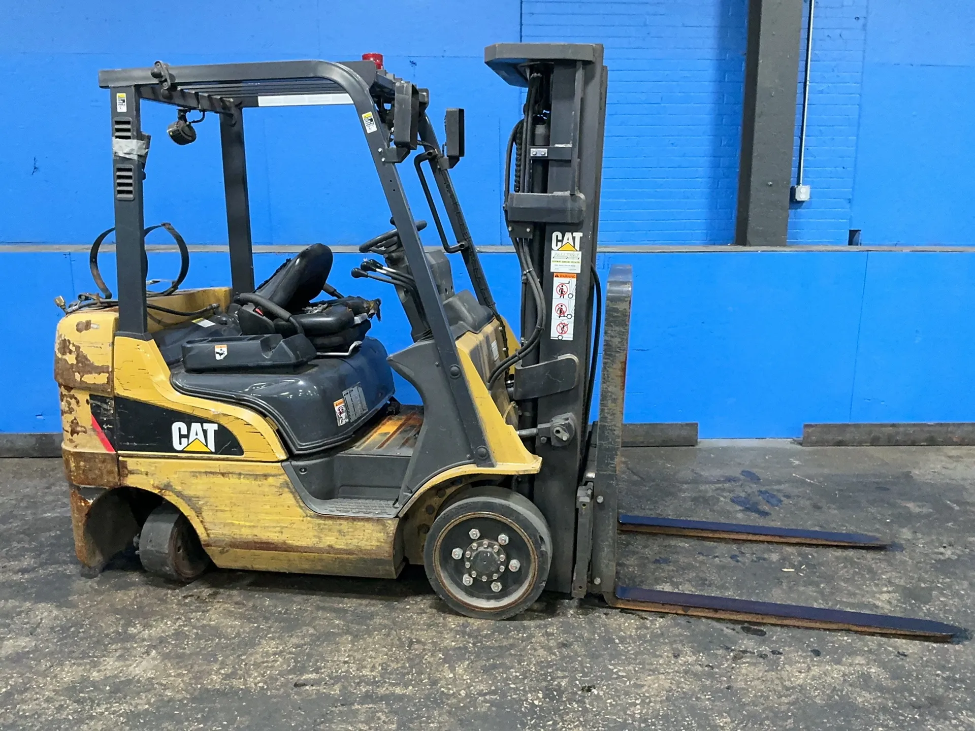 4750 lb. Caterpillar #2C5000, Propane Forklift, 187" lift height, 79" mast height, 47.5" x 4" forks, AS IS