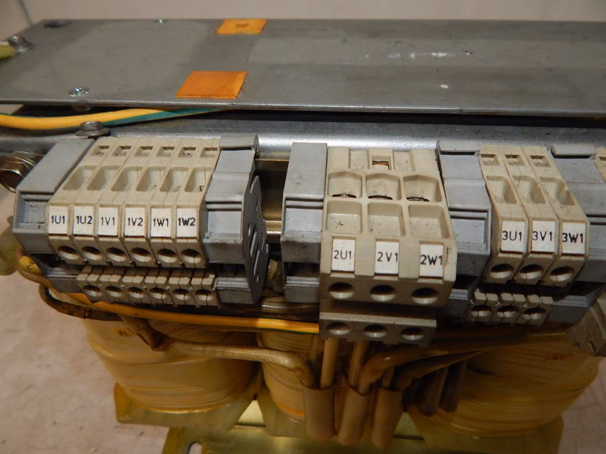 3.72 KVA 400/380 Primary, 60/4.7 Secondary, Siemens #4AP3095-0BE70-8Y, Sidac-T Transformer, 50/60 Hz, 3 Phase