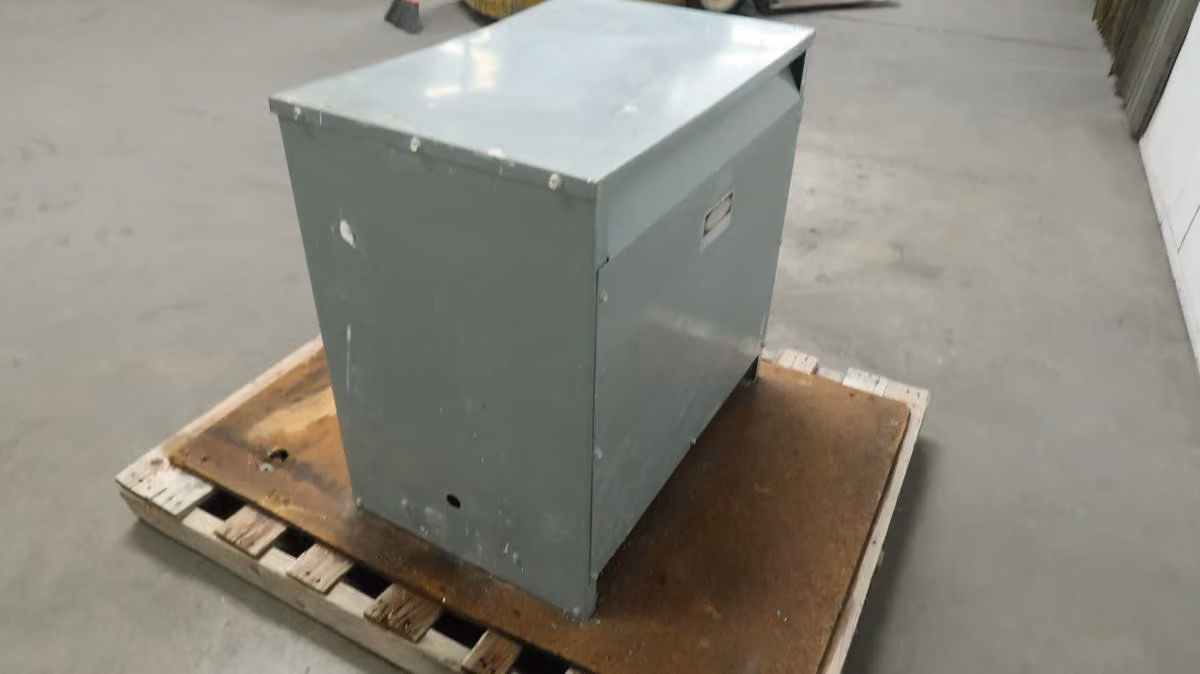 75 KVA 480 Primary, 208Y/120 Secondary, Square D #75T3H, Dry Type Transformer, 60 Hz, 220° Class, 3 Phase