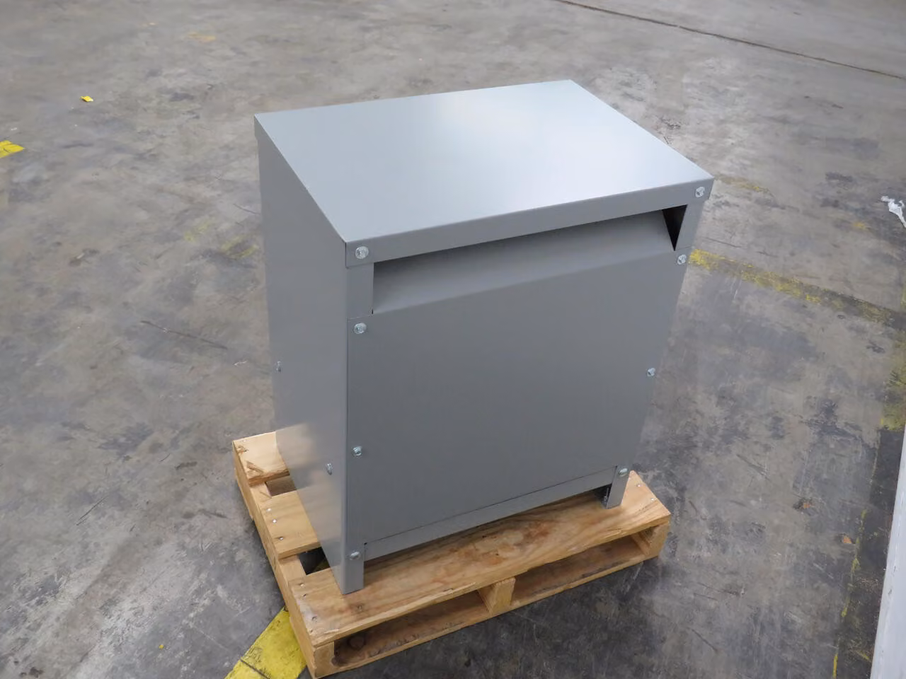 40 KVA 460 Delta Primary, 230Y/133 Secondary, Sola #DT661H40S, Shielded Drive Isolation Transformer, 60 Hz, 3