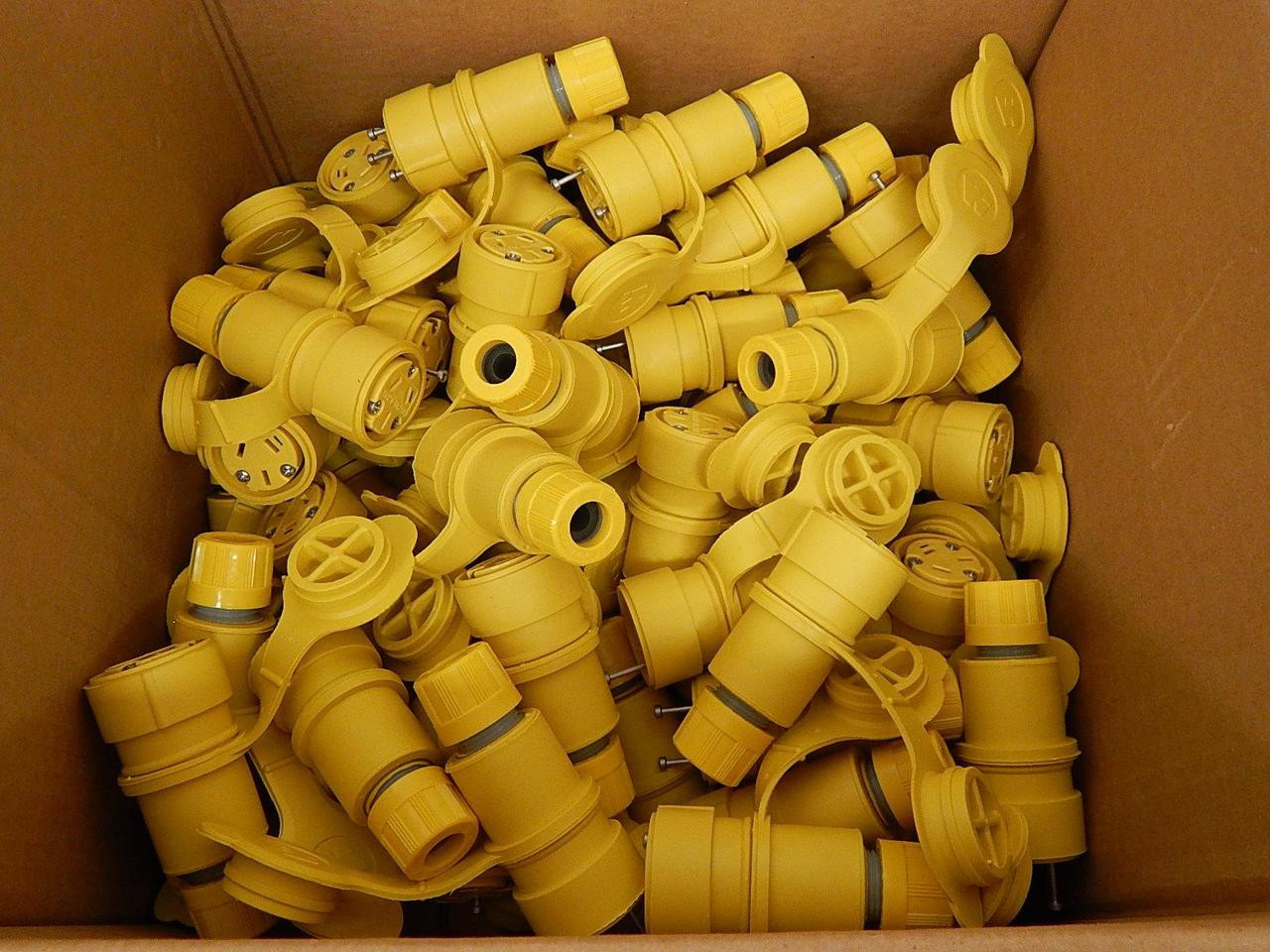 Molex #1301460008, Yello Allis-Chalmers Power Plug Connector Watertite 15 Amp 125/10 A 250 Volt, LOT of 100