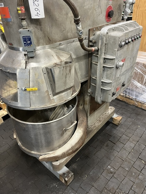 32.5 gallon AMF Glen #74-57, Heavy Duty Planetary Mixer, stainless steel bowl & mixing tool, power lift