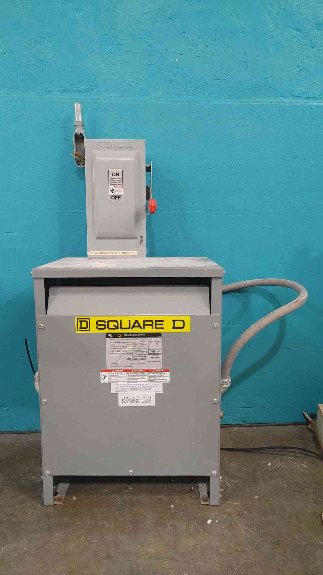 15 KVA 480 Primary, 208 Secondary, Square D #EE15T3H, Transformer, w/ Siemens #HF361 30 Amp switch
