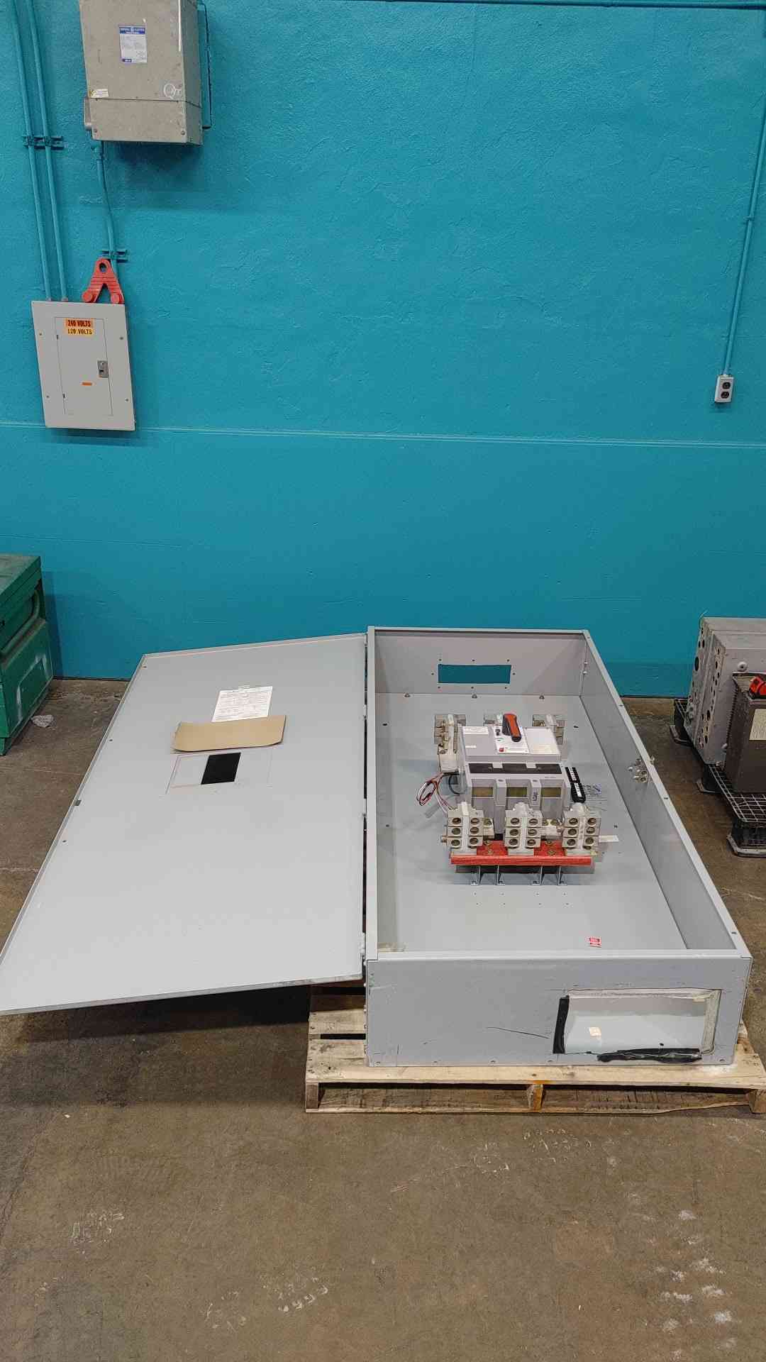 1200 Amp. General Electric #TPMM5612, circuit breaker enclosed disconnect switch, 600 Volts, 3 pole